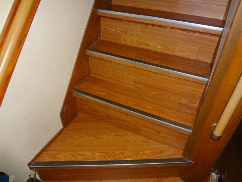 南区　階段の貼り替えサムネイル